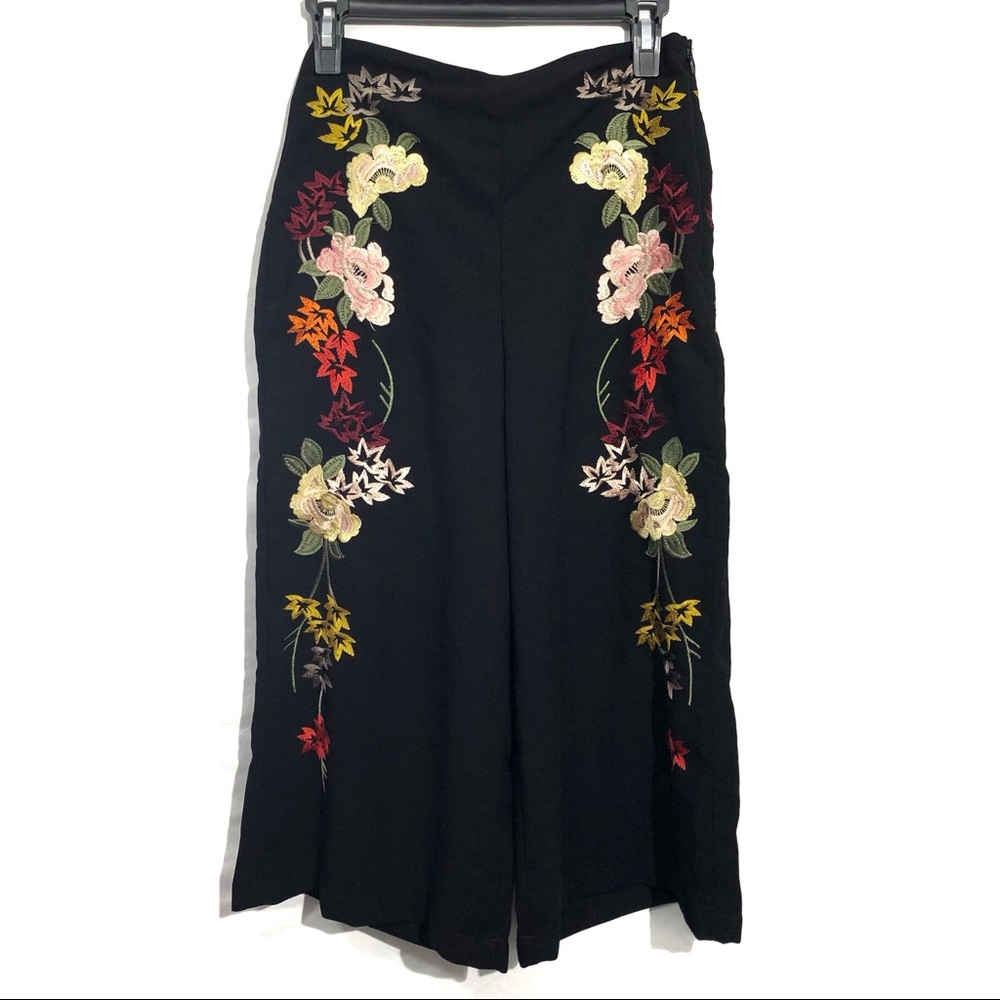 NWT Topshop flower embroidered wide leg crop pants
